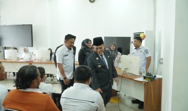 Percepat Digitalisasi Birokrasi, Bupati Rohil Bistamam Tinjau Perekaman TTE PPPK Paruh Waktu