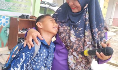 Ketika Pelukan Menjadi Bahasa Kasih, Perjalanan Sunyi Susilawati Merawat Hati Anak-Anak Istimewa di SLB Bumi Manggalo 