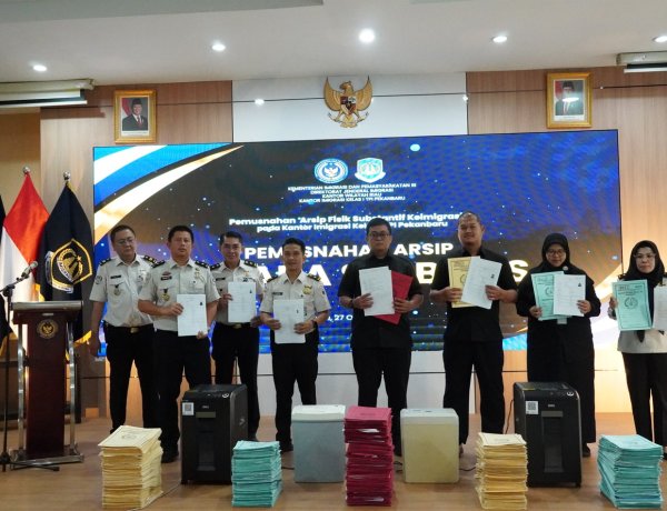 Imigrasi Pekanbaru Musnahkan 145.731 Berkas Arsip Keimigrasian