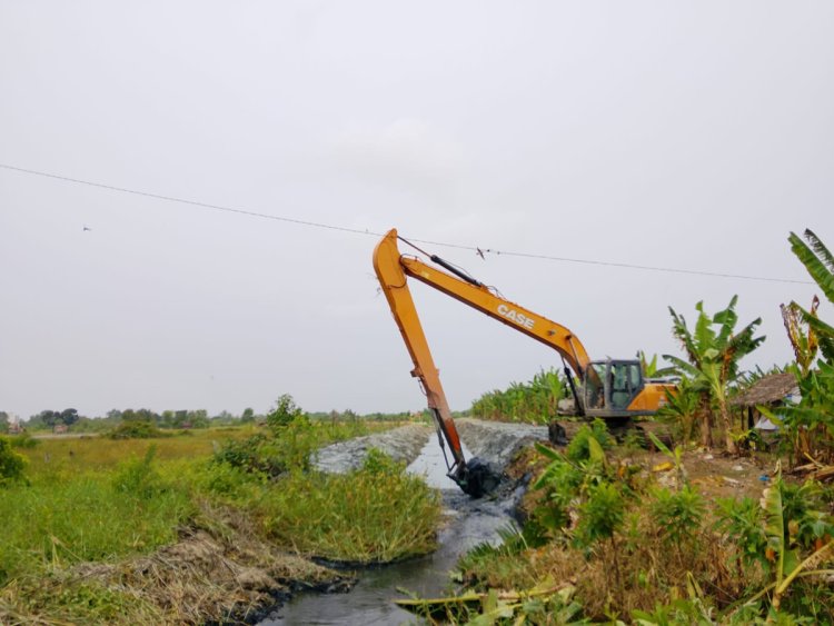 Gerak Cepat Bupati Bistamam, Perintahkan Kadis PUPR Rokan Hilir Intensifkan Normalisasi Drainase